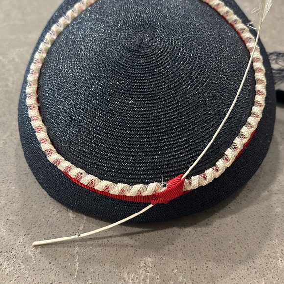 Elegant Vintage Navy Blue and Red Women's Hat with Feather Accent - Picture 4 of 8